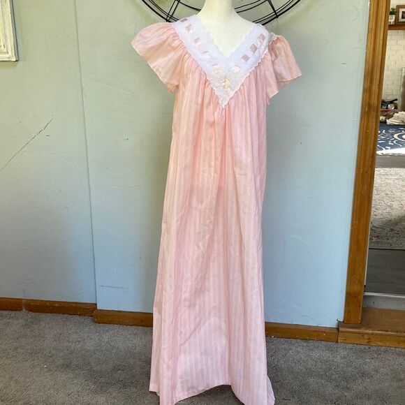 Vintage Komar Pink and White Nightgown - Picture 2 of 8